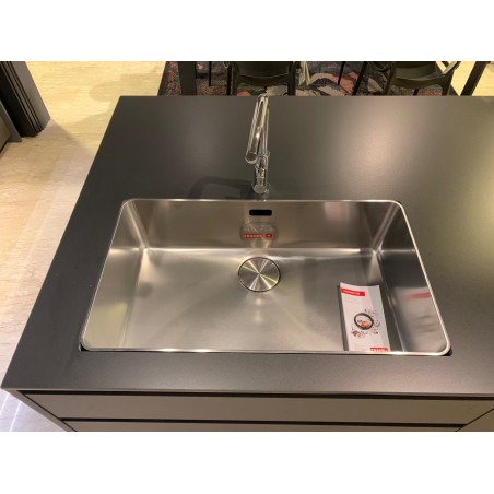 Meson's - Cucina ad Isola Tratto Linea